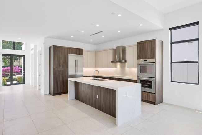 655 Kingsbridge St in Boca Raton, FL - Building Photo - Building Photo