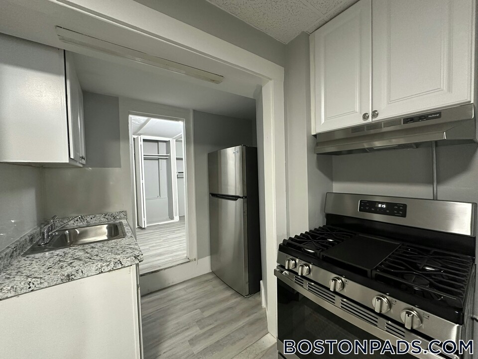 273 Maverick St in Boston, MA - Building Photo