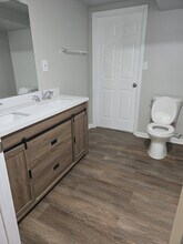 Room in House on Barrett Springs Dr in Canton, GA - Building Photo - Building Photo