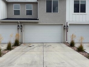 28 N Monitor Row in Saratoga Springs, UT - Foto de edificio - Building Photo