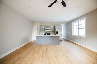 966 Samuel St in Louisville, KY - Building Photo - Building Photo