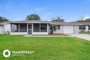 7226 Exemplar Dr in New Port Richey, FL - Building Photo