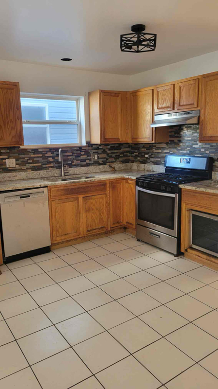 property at 1322 E 72nd Pl