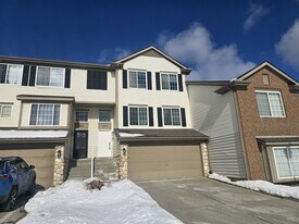 247 Oak Ridge Dr in Pontiac, MI - Building Photo