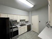 2100 Tanglewilde St in Houston, TX - Building Photo - Building Photo