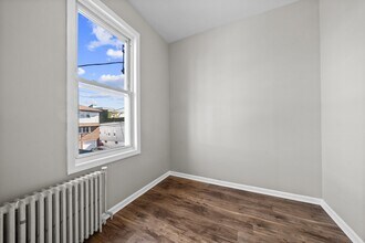34 W 18th St in Bayonne, NJ - Building Photo - Building Photo