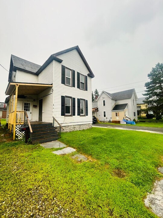 55 Prospect St in Gouverneur, NY - Building Photo