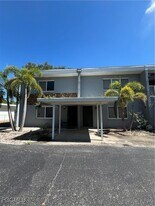 1825 Oak Ln in Ft. Myers, FL - Building Photo