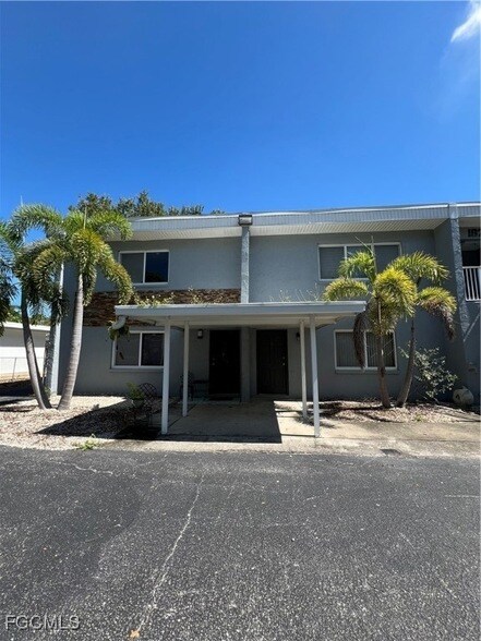 1825 Oak Ln in Ft. Myers, FL - Building Photo