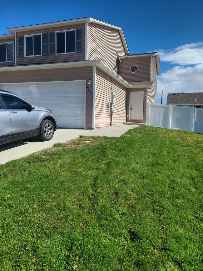 property at 917 Rampart Dr