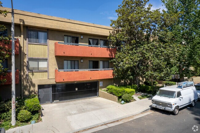 Condos: 100,103,105-108, 201-209 in Canoga Park, CA - Building Photo - Building Photo