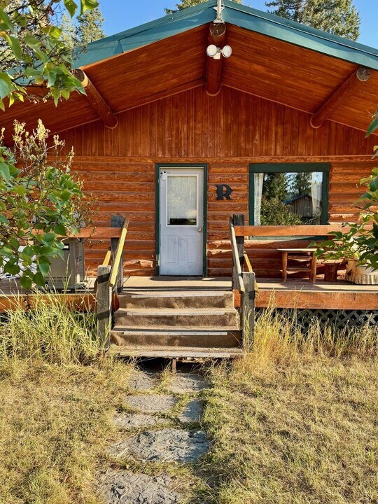 490 1st St in Kila, MT - Building Photo