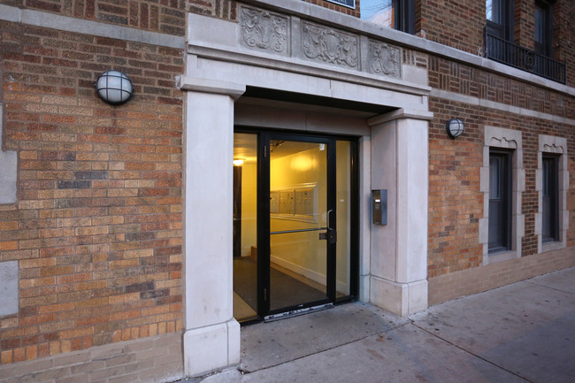 2957 N Damen Ave in Chicago, IL - Foto de edificio - Building Photo