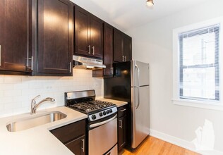 637 W Melrose St, Unit c1 in Chicago, IL - Building Photo - Building Photo