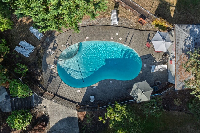 Somerset Estate in Bellevue, WA - Building Photo - Building Photo