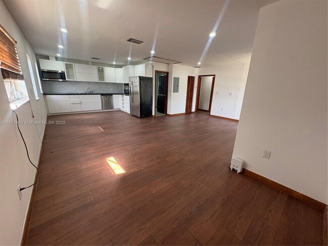 3291 SW 25th St in Miami, FL - Building Photo - Building Photo