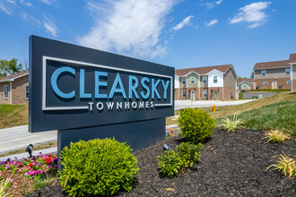 Clearsky Townhomes in Clarksville, TN - Foto de edificio - Building Photo