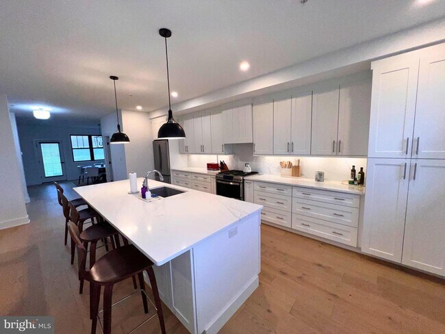 986 Henry Ave in Wayne, PA - Building Photo - Building Photo