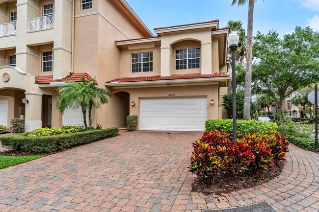 4900 Vine Cliff Way E in Palm Beach Gardens, FL - Foto de edificio - Building Photo