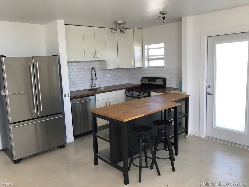 301 Jefferson Ave in Miami Beach, FL - Building Photo
