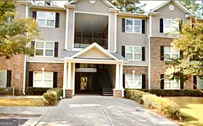 property at 8101 Fairington Ridge Cir