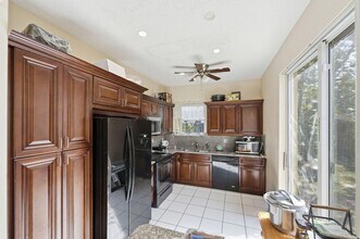 1239 Sussex St in Boynton Beach, FL - Foto de edificio - Building Photo