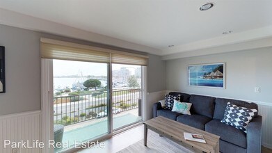 1623 Glorietta Blvd in Coronado, CA - Building Photo - Building Photo