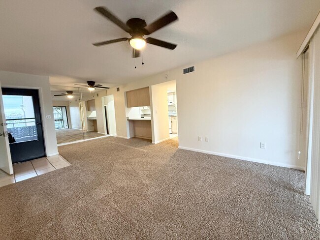 775 N Village Dr in St. Petersburg, FL - Building Photo - Building Photo