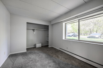 King Apartments LTD in Akron, OH - Building Photo - Interior Photo