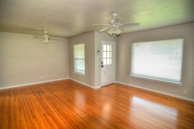 2434 Dunloe Dr in Dallas, TX - Building Photo - Building Photo