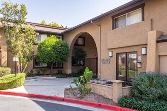 Casa Sierra Apartment Homes in Riverside, CA - Foto de edificio - Building Photo