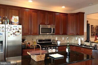 23069 Weybridge Square in Brambleton, VA - Building Photo - Building Photo