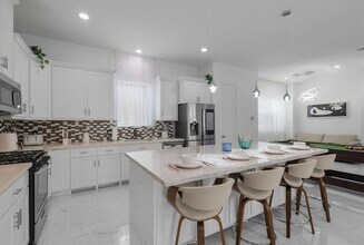 6415 Bowling Green St in Houston, TX - Building Photo - Building Photo