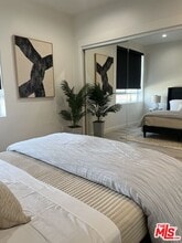 124 S Croft Ave in Los Angeles, CA - Building Photo - Building Photo