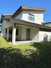 10376 NW 76th Terrace in Doral, FL - Building Photo - Building Photo
