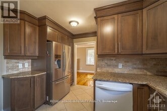 147 Oakridge Blvd in Ottawa, ON - Building Photo - Building Photo