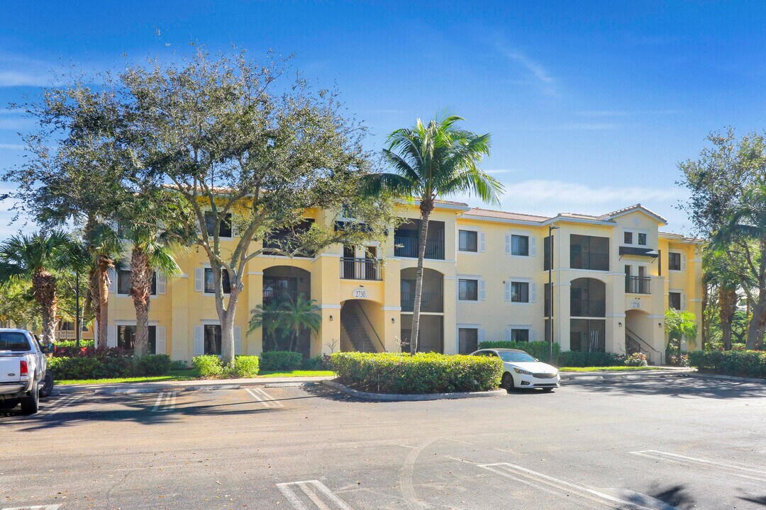 2730 Anzio Ct in Palm Beach Gardens, FL - Building Photo