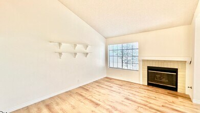 7620 Palmilla Dr in San Diego, CA - Building Photo - Building Photo