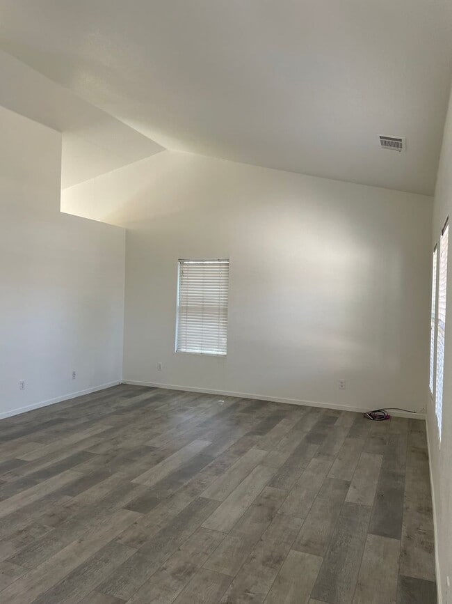 1425 Quail St in Los Banos, CA - Building Photo - Building Photo