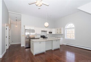 107 Black Rock Tpke in Redding, CT - Building Photo - Building Photo