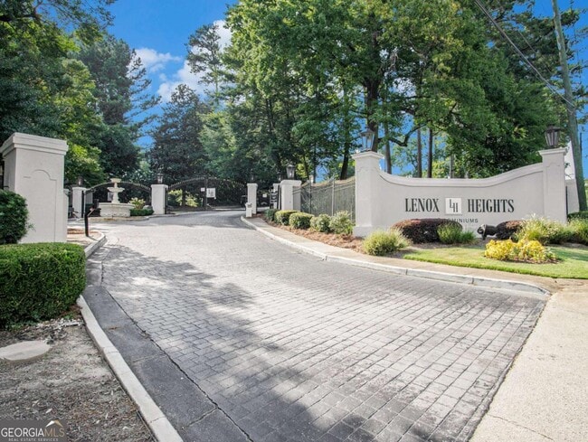 3307 Pine Heights Dr NE in Atlanta, GA - Building Photo - Building Photo