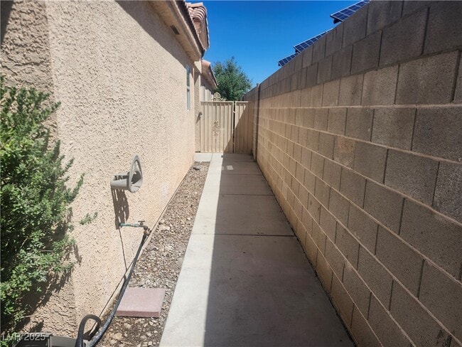 9172 Sparklewood Ct in Las Vegas, NV - Building Photo - Building Photo