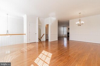 15675 William Bayliss Ct in Woodbridge, VA - Building Photo - Building Photo