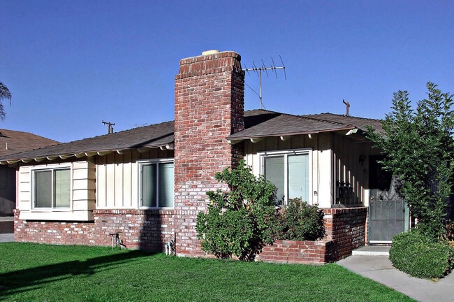 650 Ridgeway Ln, Unit 2