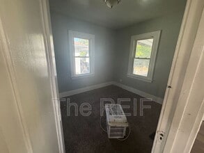 1023 Barrie Ave in Flint, MI - Building Photo - Building Photo