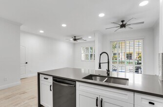 384 River Bluff Ln in Royal Palm Beach, FL - Building Photo - Building Photo