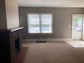 220 Melrose Ct in Iowa City, IA - Building Photo - Building Photo