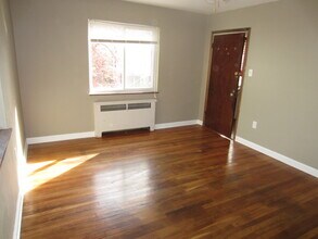 5831 Woodmont Ave, Unit 4 in Cincinnati, OH - Building Photo - Building Photo