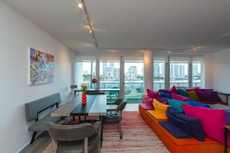 900 Bay Dr, Unit 224 in Miami, FL - Building Photo - Building Photo