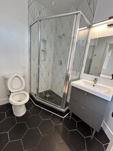 1334 W 22nd St in Los Angeles, CA - Foto de edificio - Building Photo